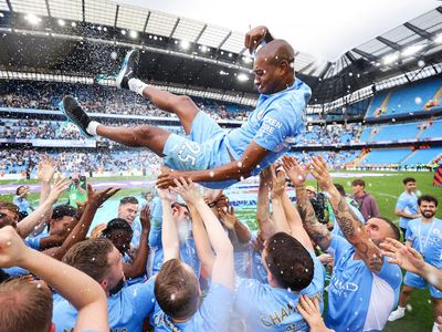Ekspresi Kemenangan Pemain Manchester City Sang Juara Liga Inggris