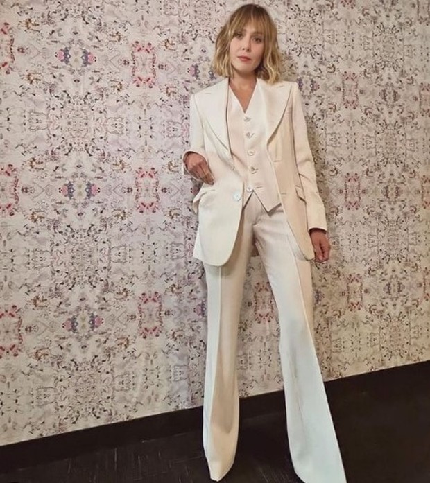 Tampil glowing dan elegan dengan kombinasi blazer, vest, dan celana panjang berwarna putih