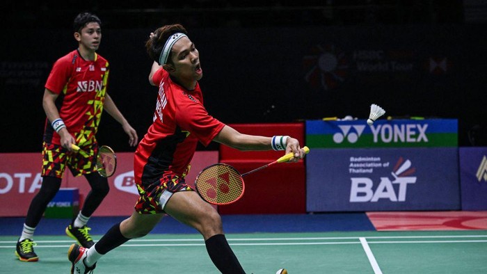 Fajar Alfian Ceritakan Cedera Pinggangnya di Final Thailand Open 2022 (Foto: AFP via Getty Images/LILLIAN SUWANRUMPHA) Fajar Alfian Ceritakan Cedera Pinggangnya di Final Thailand Open 2022 (Foto: AFP via Getty Images/LILLIAN SUWANRUMPHA)