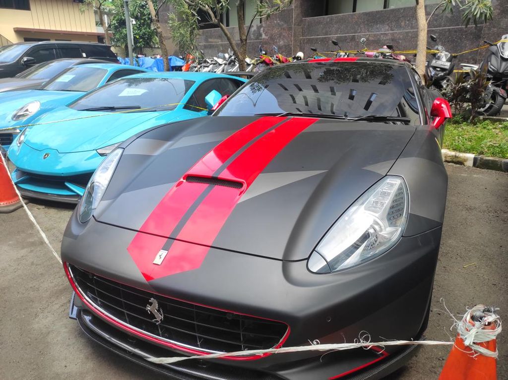 Perkara Indra Kenz Dikebut Usai Ferrari Rp 3,5 M Diangkut Perkara Indra Kenz Dikebut Usai Ferrari Rp 3,5 M Diangkut