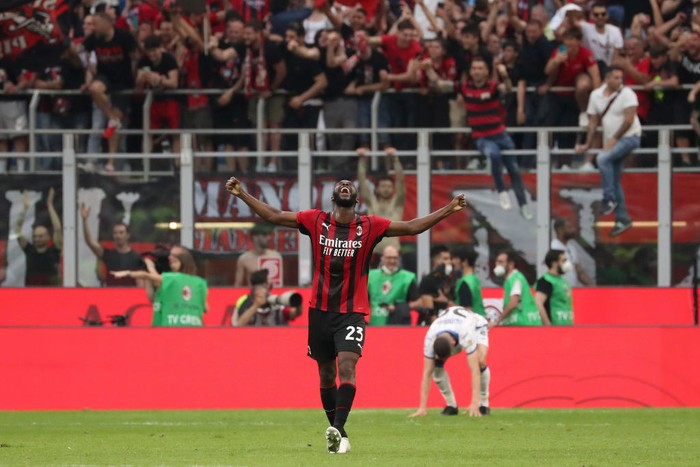 MILAN, ITALY - MARCH 01: Fikayo Tomori of AC Milan reacts during the Coppa Italia Semi Final 1st Leg match between AC Milan and FC Internazionale at Stadio Giuseppe Meazza on March 01, 2022 in Milan, Italy. (Photo by Jonathan Moscrop/Getty Images)
