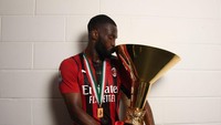 Tomori nyatanya makin tangguh, turut membawa Milan Scudetto serta jadi pemain Milan dengan penampilan terbanyak di musim 2021/2022 (Getty Images)