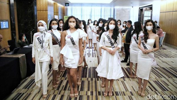 10 Foto Cantiknya Finalis Puteri Indonesia 2022, dari Pramugari Hingga Dokter