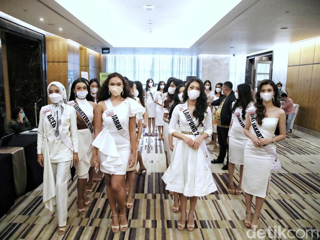 10 Foto Cantiknya Finalis Puteri Indonesia 2022, dari Pramugari Hingga Dokter
