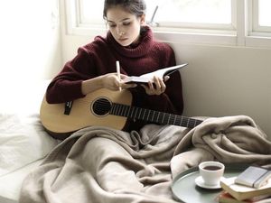 Maudy Ayunda Hobi Baca Buku, Ini Manfaat dan Daftar Buku Bacaannya