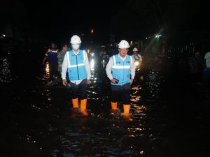 Listrik Lokasi Terdampak Banjir Rob Ekstrem di Pesisir Semarang Dipadamkan Listrik Lokasi Terdampak Banjir Rob Ekstrem di Pesisir Semarang Dipadamkan