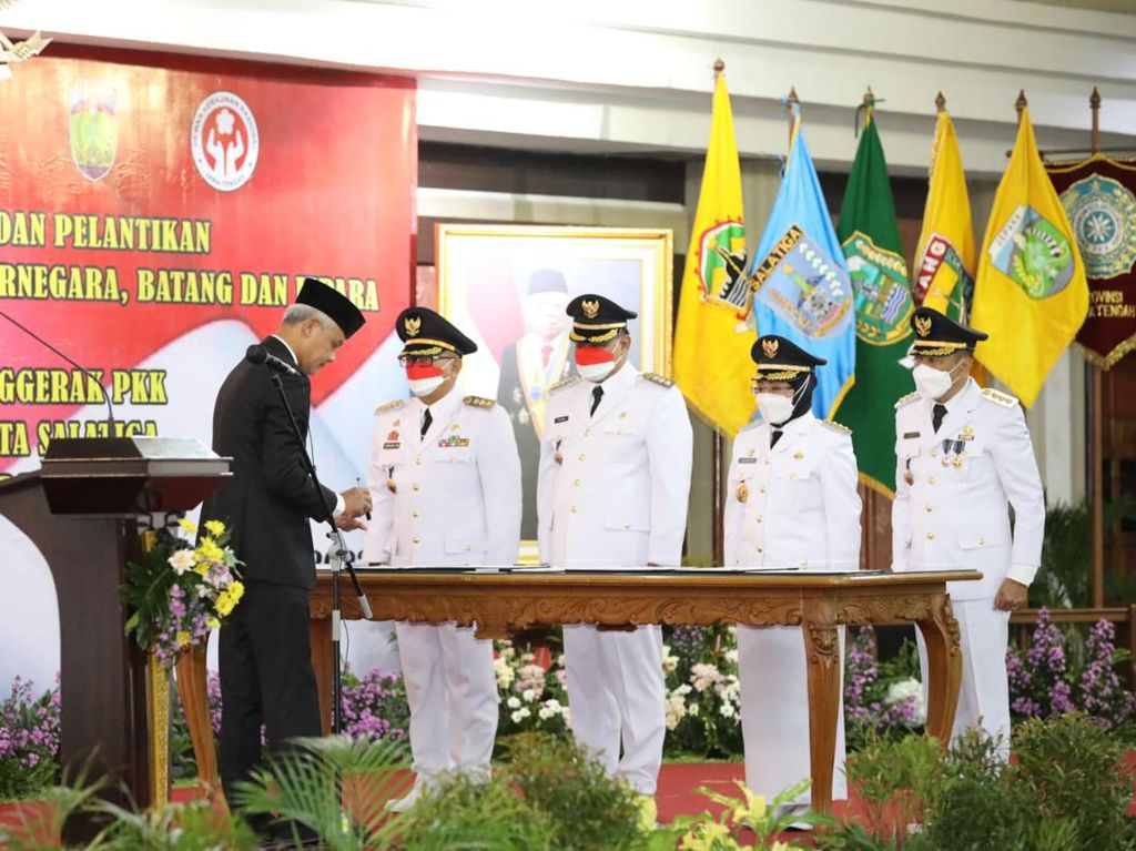 Ganjar Lantik 4 Pj Kepala Daerah di Jateng Ganjar Lantik 4 Pj Kepala Daerah di Jateng