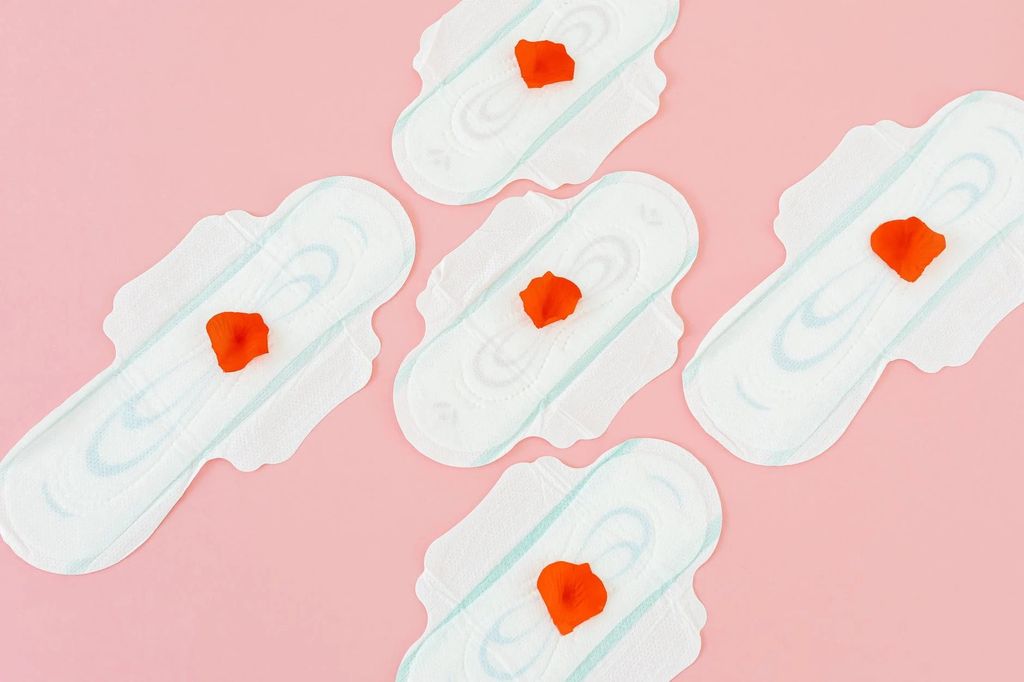 Ilustrasi darah menstruasi warna oranye