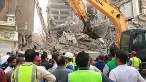 Lima Orang Tewas Usai Gedung 10 Lantai Ambruk di Iran