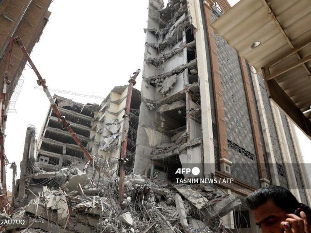 Menara 10 Lantai di Iran Runtuh, 6 Orang Tewas dan Puluhan Terluka