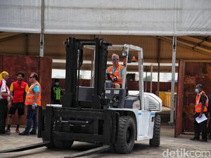 Jelang Balapan, Kargo Mobil Balap Formula E Diparkir di JIS