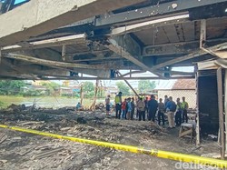 Imbas Kebakaran Bangunan Liar, Lalin di Jembatan Juwana Pati Masih Ditutup