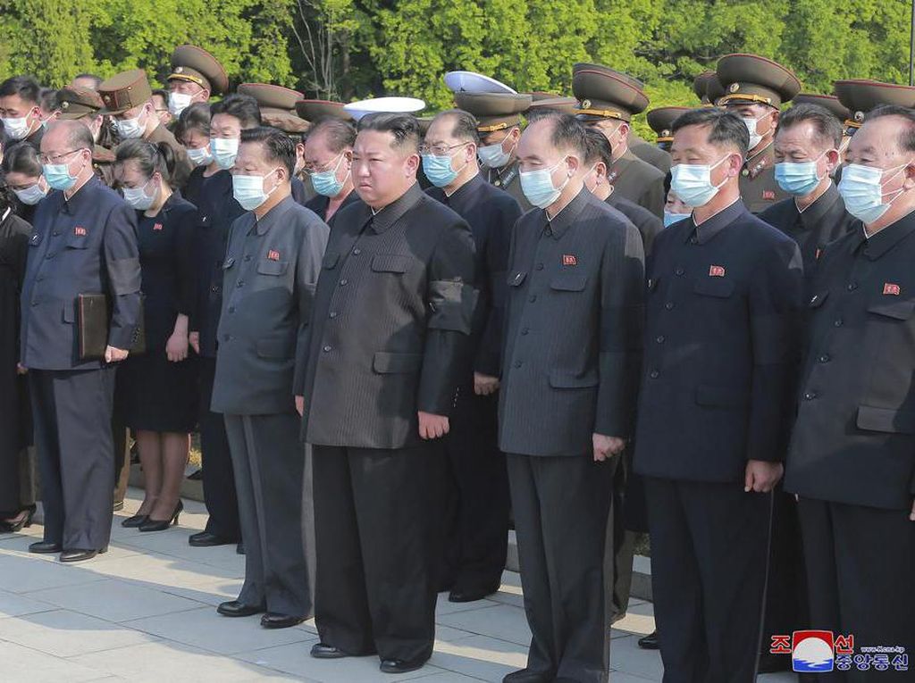 Corona Mengganas, Kim Jong-Un dan Pejabat Korut Ramai-ramai Hadiri Pemakaman