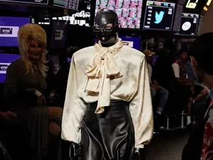 Show Balenciaga di Bursa Efek Viral, Modelnya Disebut Mirip Perampok