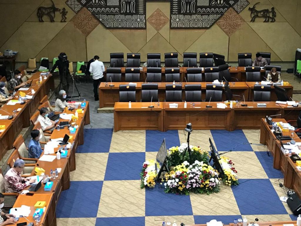 Anggota DPR Khawatir Muncul Anggapan Bebas di Masyarakat Jika PPKM Dihapus Anggota DPR Khawatir Muncul Anggapan Bebas di Masyarakat Jika PPKM Dihapus