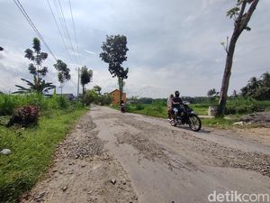 Jalur Dekat Kompleks Pemkab Kulon Progo Rusak, Warga: Banyak yang Kejeglong