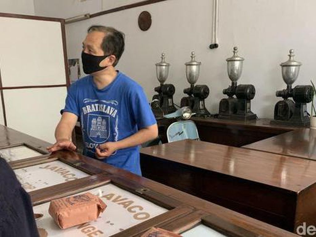 Pencinta Kopi! 5 Tempat Ngopi Legendaris di Bandung Ini Layak Dicoba Pencinta Kopi! 5 Tempat Ngopi Legendaris di Bandung Ini Layak Dicoba