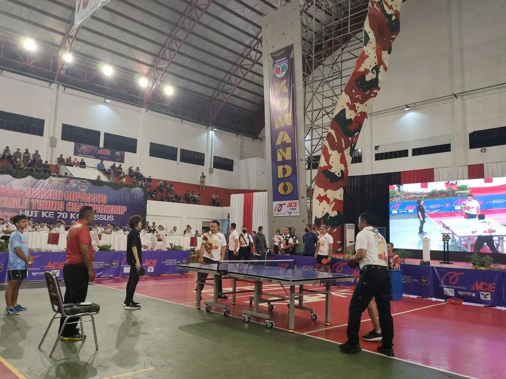 Saat Jenderal Dudung Tanding Tenis Meja Lawan Danjen Kopassus Saat Jenderal Dudung Tanding Tenis Meja Lawan Danjen Kopassus