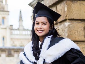 Maudy Ayunda Akui Blunder Sampaikan Opini Hapus Soal Pilihan Ganda Maudy Ayunda Akui Blunder Sampaikan Opini Hapus Soal Pilihan Ganda