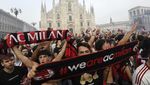 Momen Milanisti Bikin Kota Milan Merah Membara