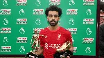 Foto: Son Vs Salah, Beda Ekspresi Terima Sepatu Emas Liga Inggris