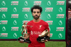 Foto: Son Vs Salah, Beda Ekspresi Terima Sepatu Emas Liga Inggris