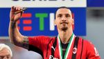Gaya Ibrahimovic Isap Cerutu Usai AC Milan Juara Liga Italia