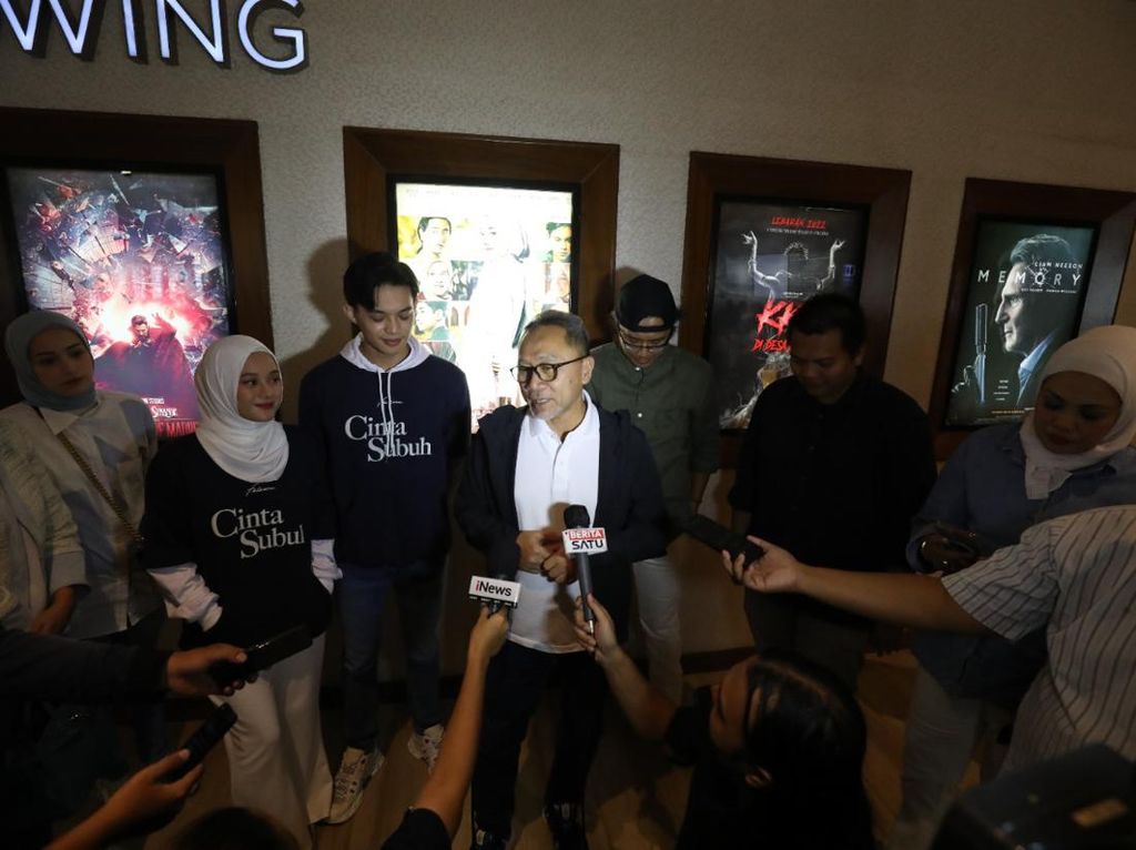 Nobar Film Cinta Subuh, Zulhas: Kita Dukung Industri Kreatif Tanah Air Nobar Film Cinta Subuh, Zulhas: Kita Dukung Industri Kreatif Tanah Air