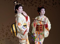 Dear Turis, Geisha yang Cantik Itu Jangan Sembarangan Difoto!