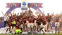 Bertanding di Mapei Stadium, Minggu (22/5/2022) malam WIB, Milan mencetak semua golnya di babak pertama. Gol-gol itu dikemas lewat brace Olivier Giroud dan satu dari Franck Kessie. REUTERS/Alberto Lingria