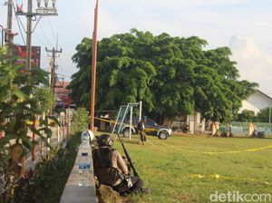 Momen Pria Diduga Bawa Bom di Majalengka Diikat di Tiang Gawang