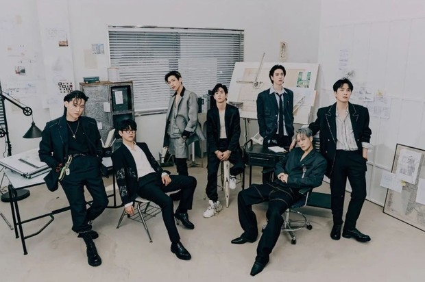 Potret GOT7 dalam foto konsep bertajuk Finishing Touching untuk album terbaru