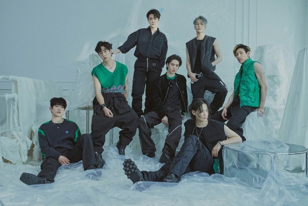 Potret GOT7 dalam foto konsep bertajuk Picking Up untuk album terbaru