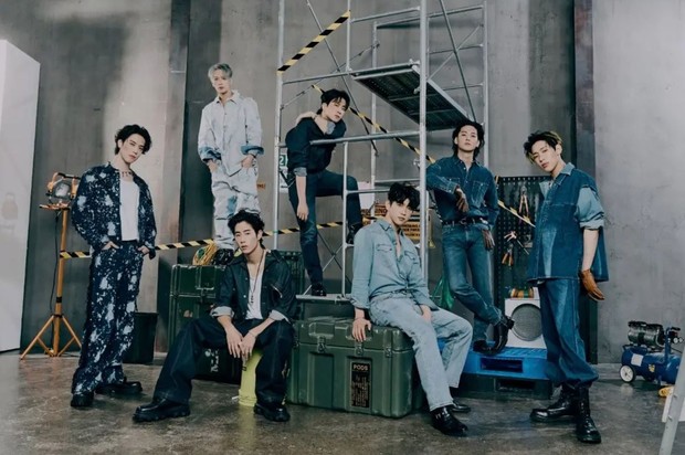 Potret GOT7 dalam foto konsep bertajuk Under Construction untuk album terbaru