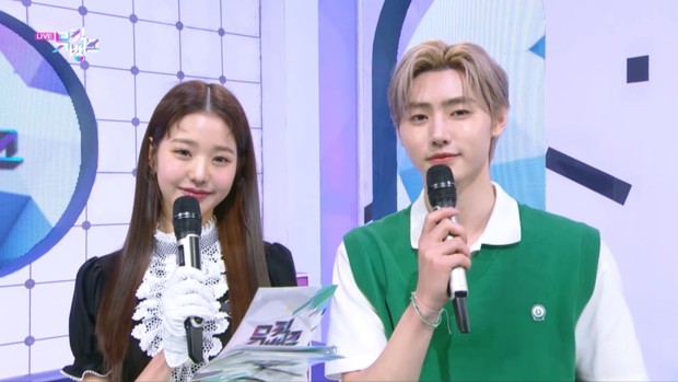 Potret Jang Won Young IVE dan Sung Hoon ENHYPEN dalam memandu kemeriahan Music Bank