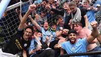 Manajer Man City, Pep Guardiola, menilai gelar juara Man City musim ini begitu spesial karena di raih dengan perjuangan yang luar biasa. (Photo by Stu Forster/Getty Images).