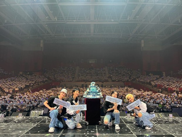 Potret WINNER dalam konser bertajuk The Circle