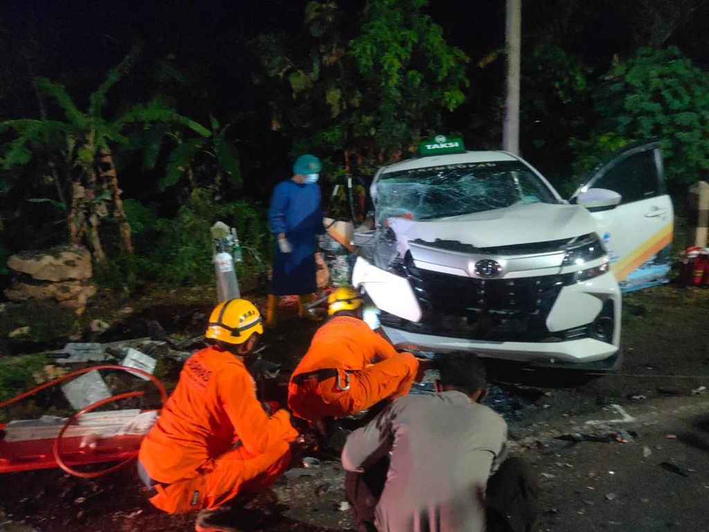 Dua Mobil Adu Banteng di Kulon Progo, Evakuasi Korban Butuh 2 Jam