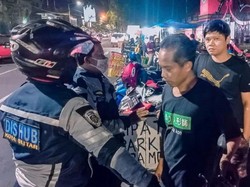 Viral Parkir Liar Alun-alun Kota Blitar Mahal, Kadishub Minta Pelaku Difoto