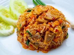 Resep Nasi Goreng Burger Daging yang Gurih Pedas Nampol