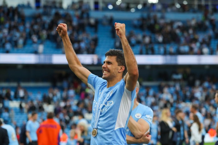 MANCHESTER, ENGLAND - MAY 22: Rodri of Manchester City scores a goal to make it 2-2 during the Premier League match between Manchester City and Aston Villa at Etihad Stadium on May 22, 2022 in Manchester, United Kingdom. (Photo by Robbie Jay Barratt - AMA/Getty Images)