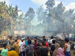 Diduga Konsleting Listrik, 1 Rumah di Lombok Tengah Rata dengan Tanah
