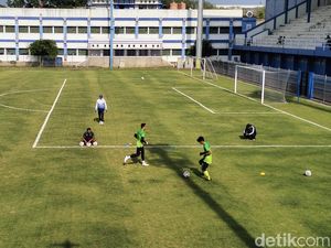 Persib Datangkan Kiper Baru Usai Teja Paku Alam Cedera Persib Datangkan Kiper Baru Usai Teja Paku Alam Cedera