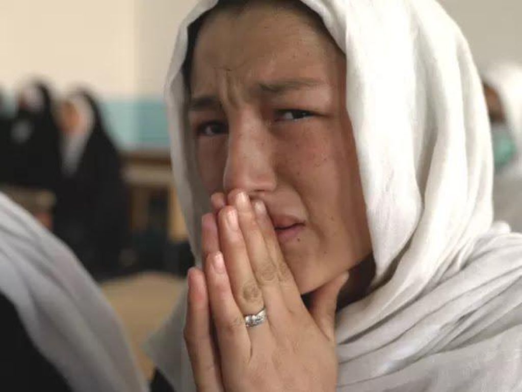 Mulai Sekolah, Siswi di Afghanistan Ini Ungkapan Rasa Senang Campur Haru Mulai Sekolah, Siswi di Afghanistan Ini Ungkapan Rasa Senang Campur Haru