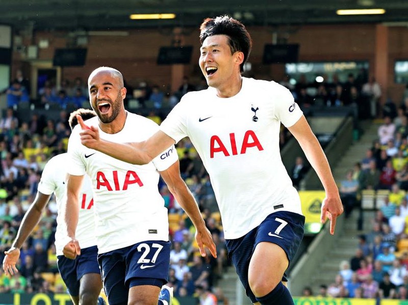 NORWICH, ENGLAND - MAY 22: Heung-Min Son of Tottenham Hotspur with the Premier League Golden Boot award following the Premier League match between Norwich City and Tottenham Hotspur at Carrow Road on May 22, 2022 in Norwich, England. (Photo by Tottenham Hotspur FC/Tottenham Hotspur FC via Getty Images)