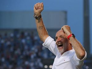 Stefano Pioli Gowes ke Gunung, Penuhi Nazar AC Milan Scudetto