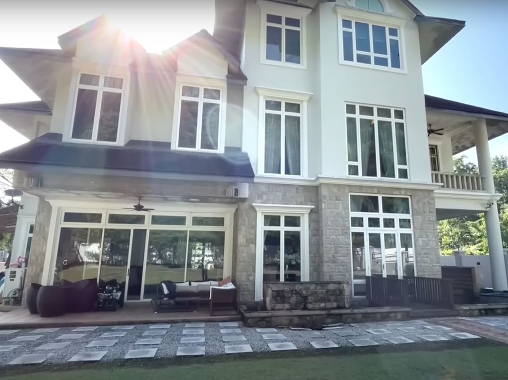 10 Foto Rumah Mewah Artis RI Menantu Siti Nurhaliza, Ada Lapangan Golfnya