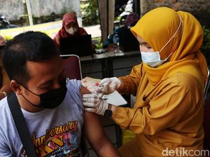 Catat! Vaksin Booster Bakal Jadi Syarat di Tempat Publik