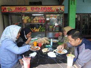 Dorong Usaha Kecil, Walkot Mojokerto Ajak Keluarga Sarapan di Warung
