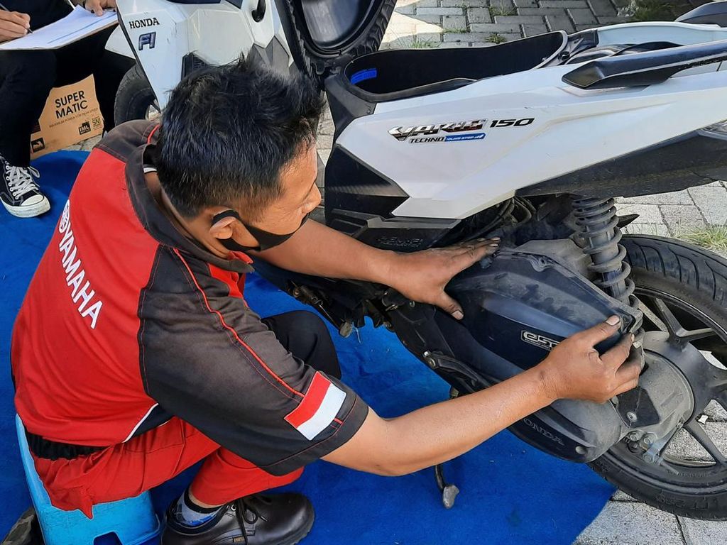 Wisatawan Kawah Wurung Bondowoso Dimanjakan dengan Service Motor Gratis Wisatawan Kawah Wurung Bondowoso Dimanjakan dengan Service Motor Gratis